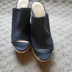 Excellent condition Nine West wedge